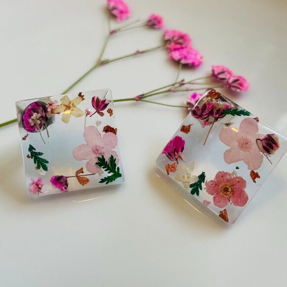 Rose Gold 14" Pink Flowered Resin Necklace and Earing Set - Picture 4 of 4